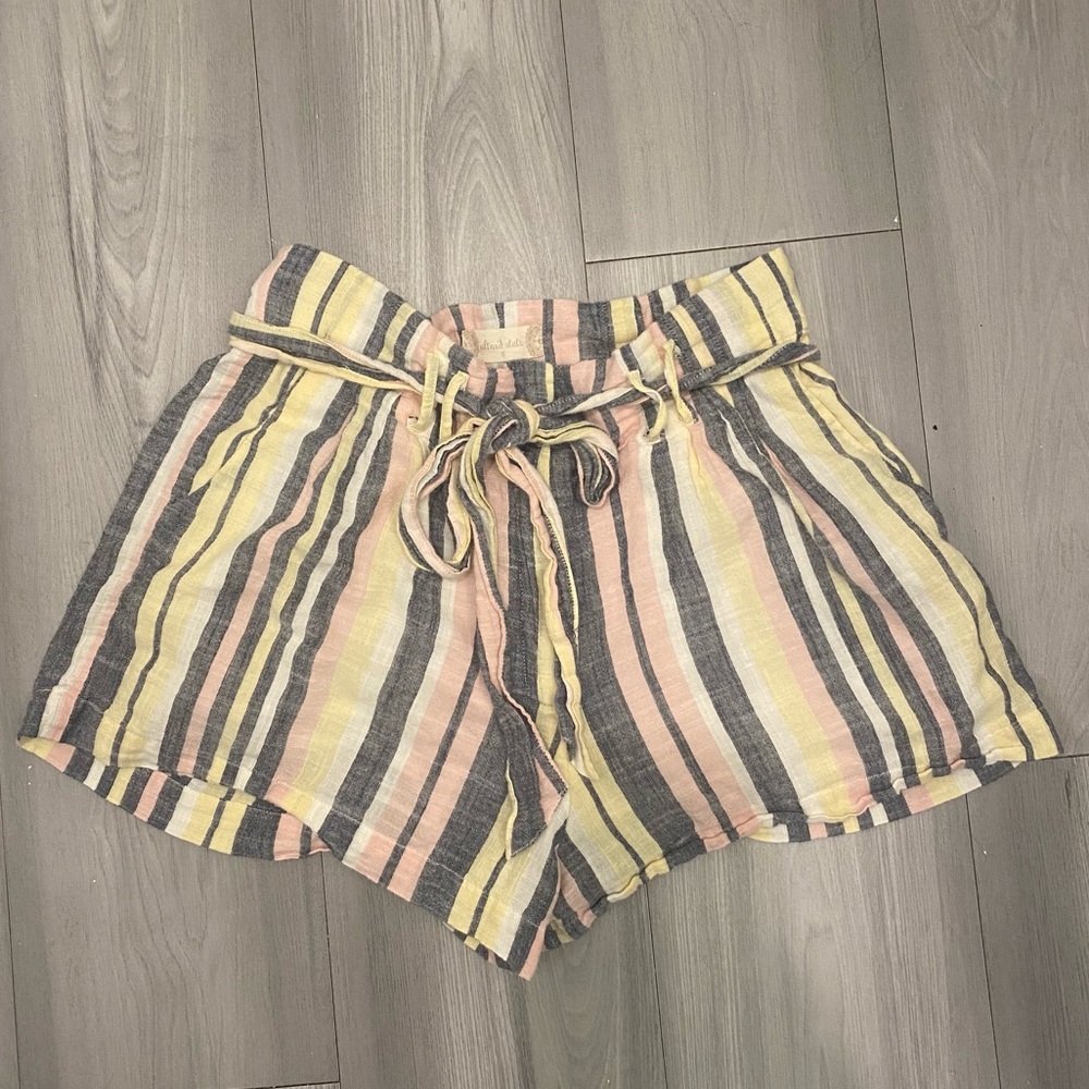 ✨ALTAR’D STATE SHORTS✨
~size SMALL